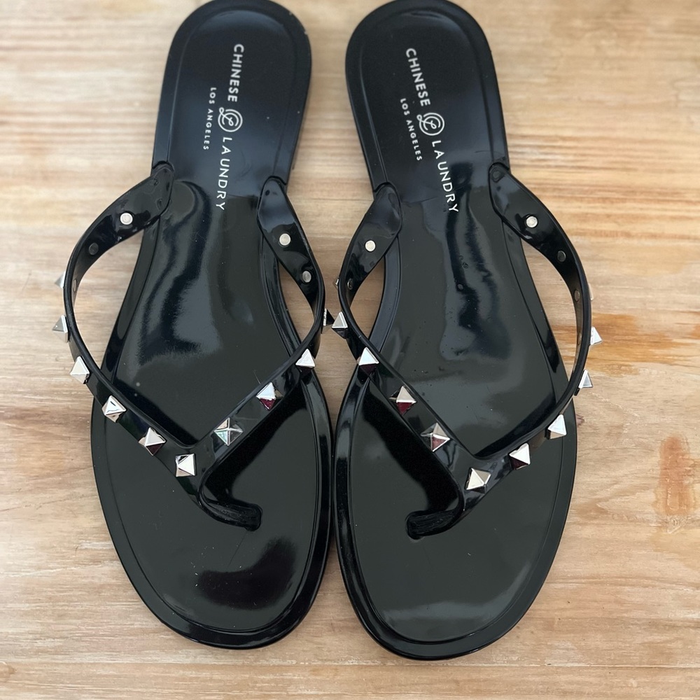 Chinese Laundry black studded flip flops